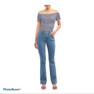 No Boundaries Mid-Rise Bootcut Jeans